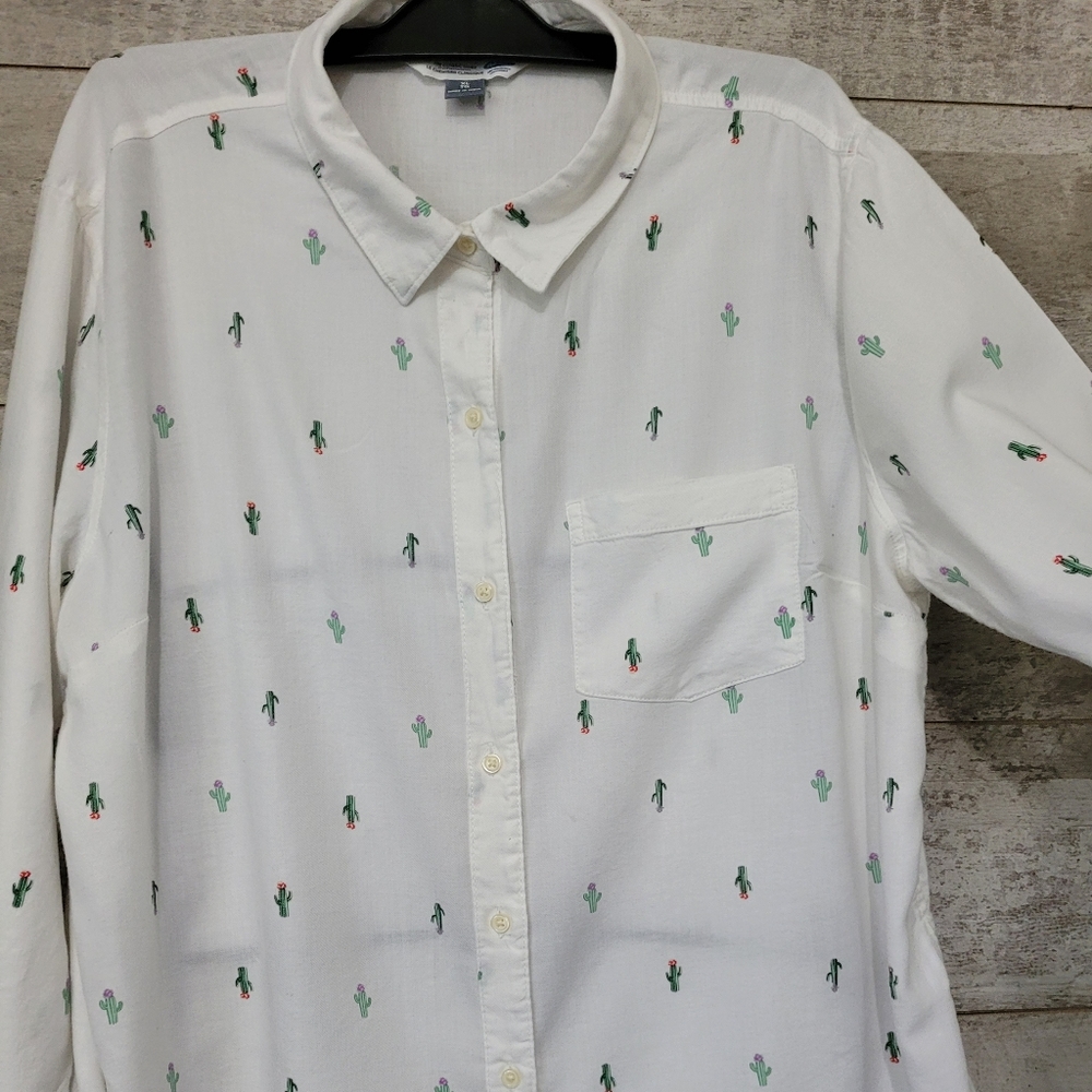 Old Navy cactus button down blouse